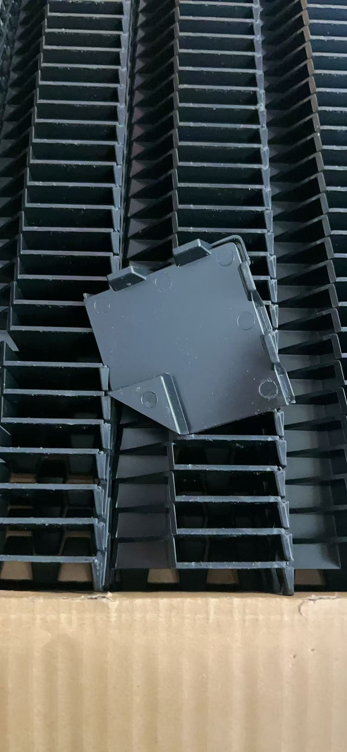 1000 piezas de esquinas de protección para módulos solares, esquinas de apilamiento, esquinas de embalaje y tapas de extremo